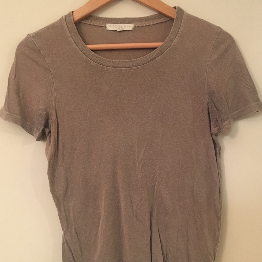 SIMPLE SOFT TSHIRT!!
